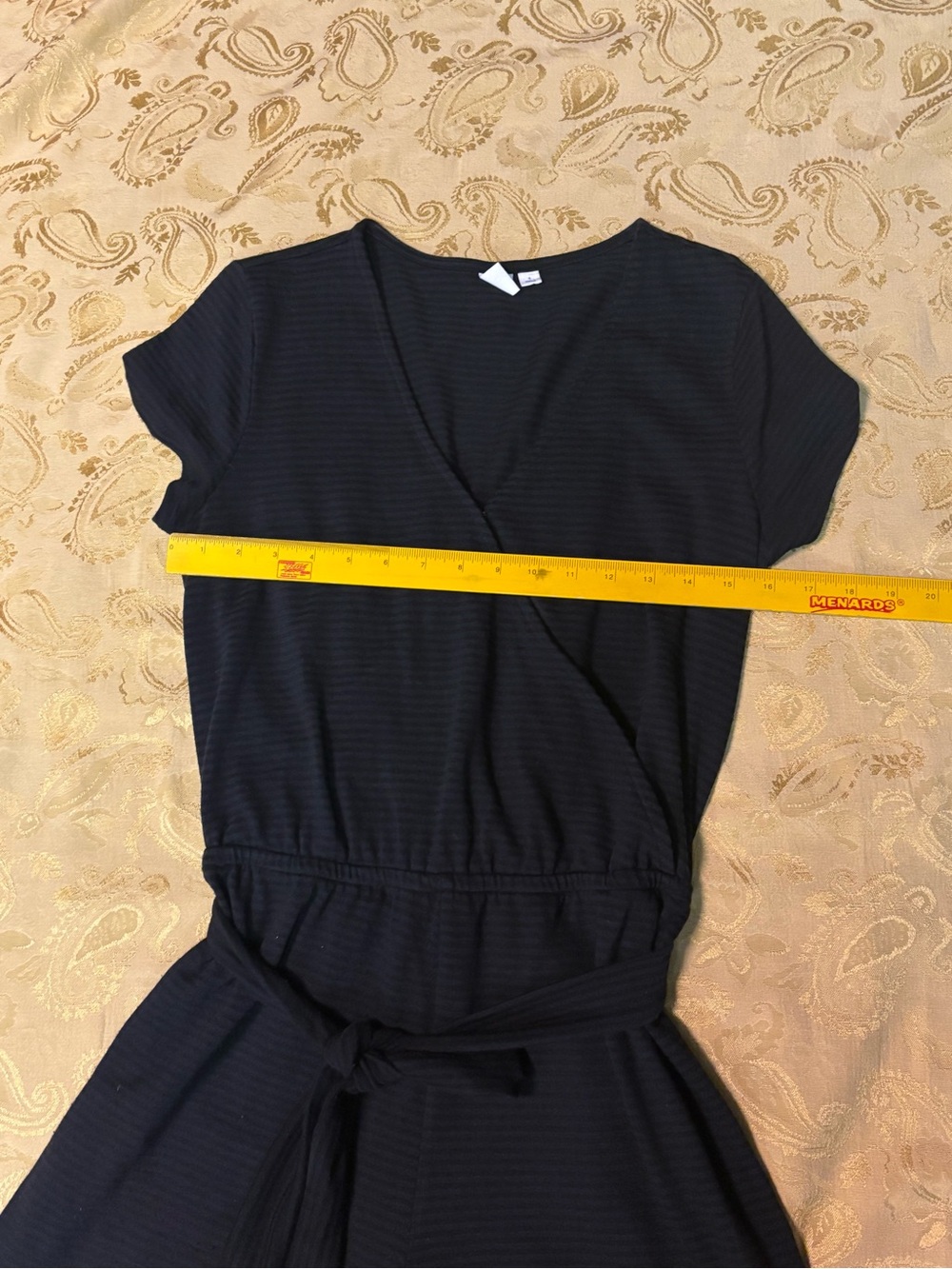 Gap Women’s Black Short-Sleeve One-Piece Romper with Waist Tie - Picture 4 of 7